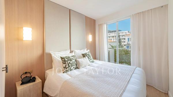 Appartement 3 Pièces en Front de Mer avec Vue Panoramique – Pointe Croisette