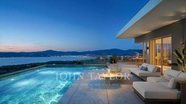Villa d’Exception avec Vue Mer et Collines des Maures