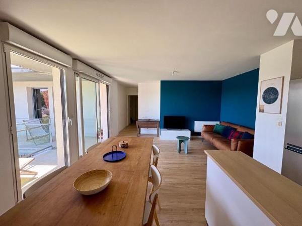 PACE - Dans une copropriété de 2007, appartement T3 situé au 3ème et dernier étage, comprenant ...
