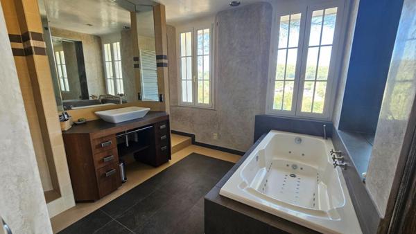 Bastide à Trans En Provence 8 pièce(s) 300 m2