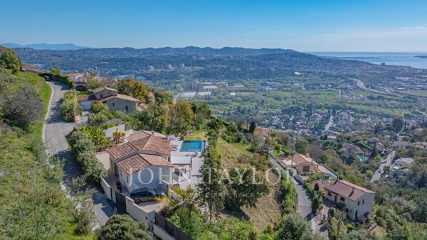 Belle maison contemporaine vue mer panoramique
