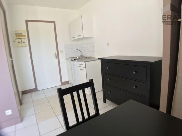 STUDIO MEUBLE A LOUER - BLOIS - REFAIT A NEUF, PROCHE CENTRE-VILLE, LYCÉES ET ECOLES