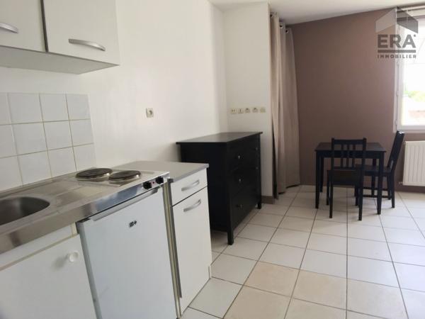 STUDIO MEUBLE A LOUER - BLOIS - REFAIT A NEUF, PROCHE CENTRE-VILLE, LYCÉES ET ECOLES