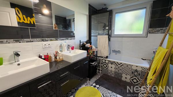 QUIBERON - Appartement rénové de 60 m² avec 1 chambre et garage situé dans le centre-ville