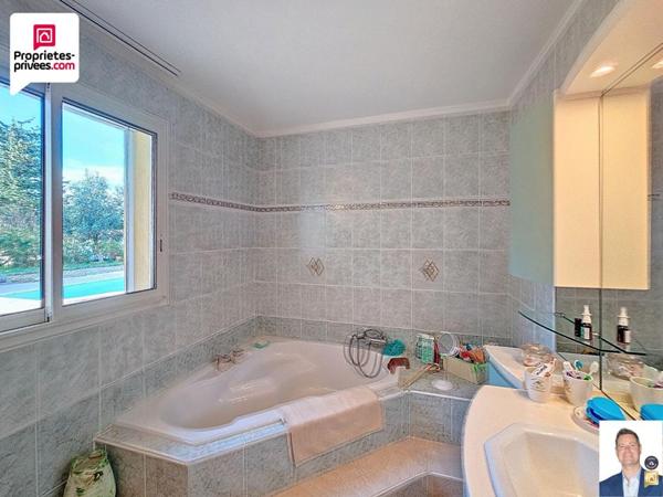 Villa  5 pièces 4 chambres avec pîscine et garage sur terrain de 1500 m2