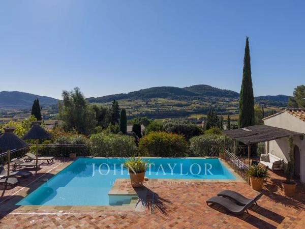 Propriété avec vue panoramique, piscine et moulin ancien