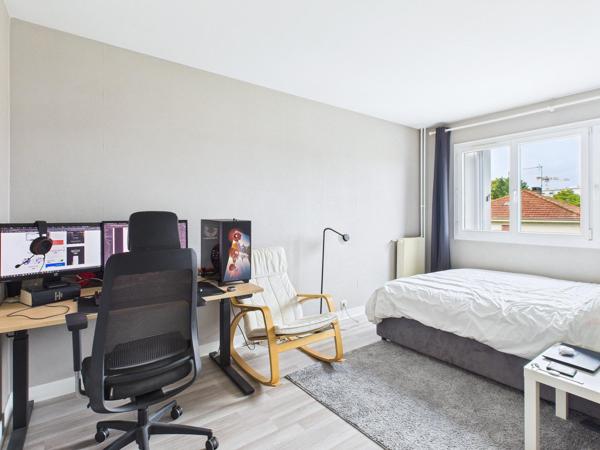 Nouveauté - 2 pièces de 67 m² - Balcon - DPE C - 10 min métro Ligne 14