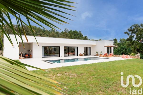 Demeure 8 pièces de 230 m² à Montauroux (83440)