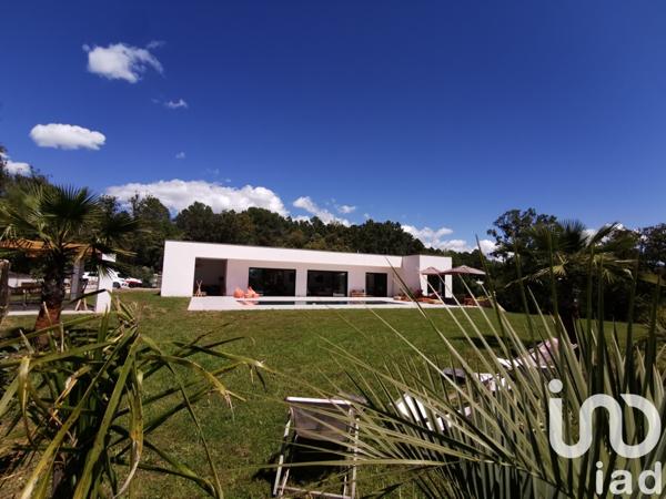 Demeure 8 pièces de 230 m² à Montauroux (83440)