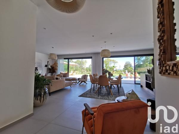 Demeure 8 pièces de 230 m² à Montauroux (83440)