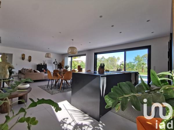 Demeure 8 pièces de 230 m² à Montauroux (83440)