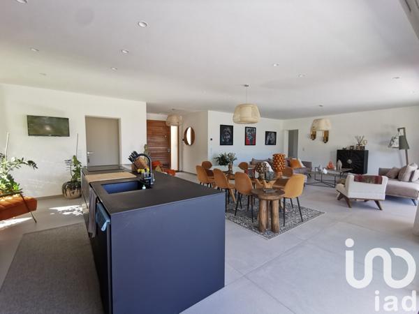 Demeure 8 pièces de 230 m² à Montauroux (83440)