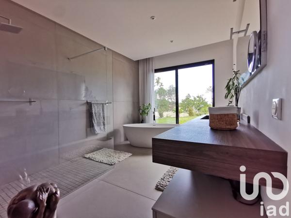 Demeure 8 pièces de 230 m² à Montauroux (83440)