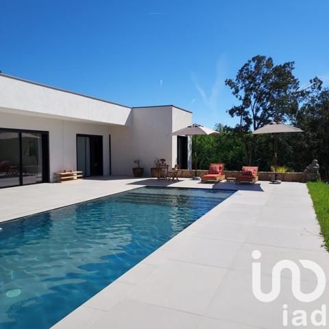 Demeure 8 pièces de 230 m² à Montauroux (83440)