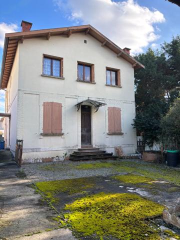 COTE PAVEE A DEUX PAS DE SAINTE MARIE DES CHAMPS GRANDE MAISON FAMILIALE A RENOVER