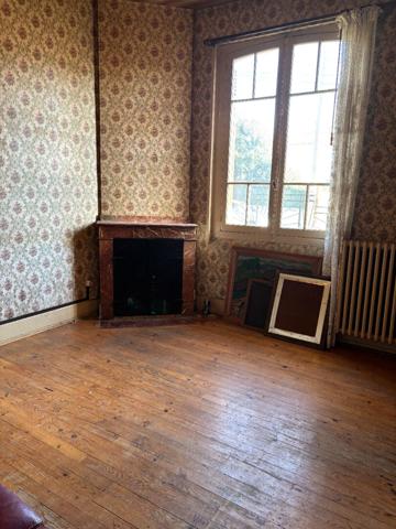 COTE PAVEE A DEUX PAS DE SAINTE MARIE DES CHAMPS GRANDE MAISON FAMILIALE A RENOVER