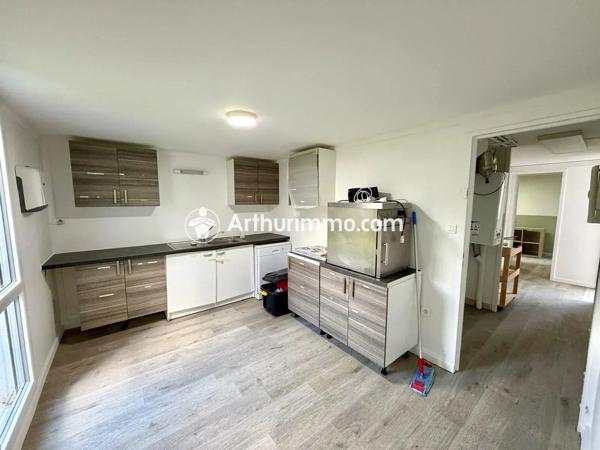 Location                                                      Local commercial
                        
                     3 pièces                      62 m2                     à Bondoufle