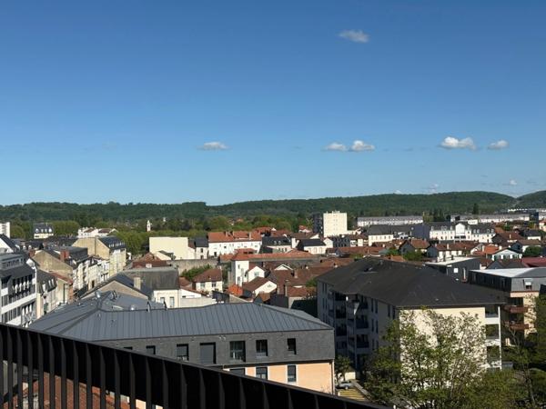 TARBES (65) - Dernier étage - Appartement d'exception de 130 m2 avec balcons.