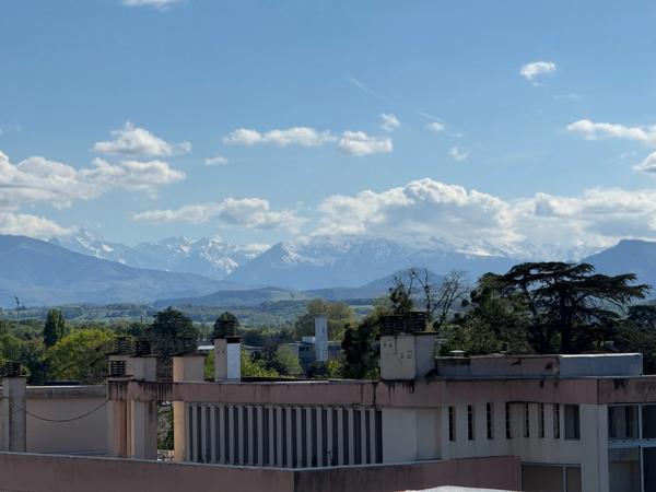 TARBES (65) - Dernier étage - Appartement d'exception de 130 m2 avec balcons.