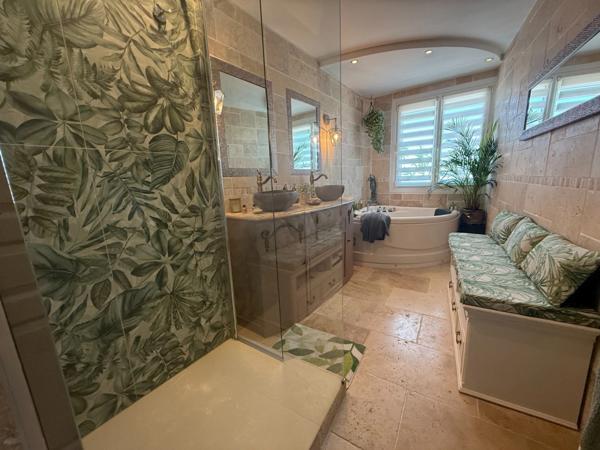TARBES (65) - Dernier étage - Appartement d'exception de 130 m2 avec balcons.