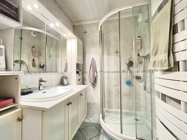 T3 REZ DE JARDIN - PROCHE CENTRE VILLE ANNECY - GARAGE - PARKING