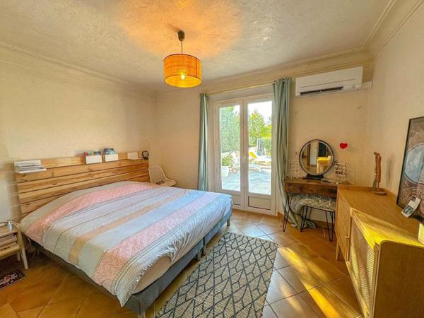 ROQUEBRUNE-SUR-ARGENS - LA BOUVERIE : PROPRIÉTÉ 257 M² - TERRAIN 2 850 M²