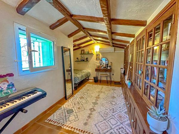 ROQUEBRUNE-SUR-ARGENS - LA BOUVERIE : PROPRIÉTÉ 257 M² - TERRAIN 2 850 M²