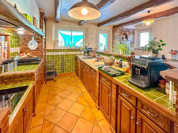 ROQUEBRUNE-SUR-ARGENS - LA BOUVERIE : PROPRIÉTÉ 257 M² - TERRAIN 2 850 M²