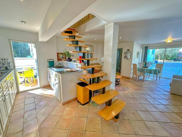 ROQUEBRUNE-SUR-ARGENS - LA BOUVERIE : PROPRIÉTÉ 257 M² - TERRAIN 2 850 M²