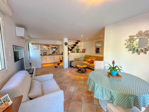 ROQUEBRUNE-SUR-ARGENS - LA BOUVERIE : PROPRIÉTÉ 257 M² - TERRAIN 2 850 M²