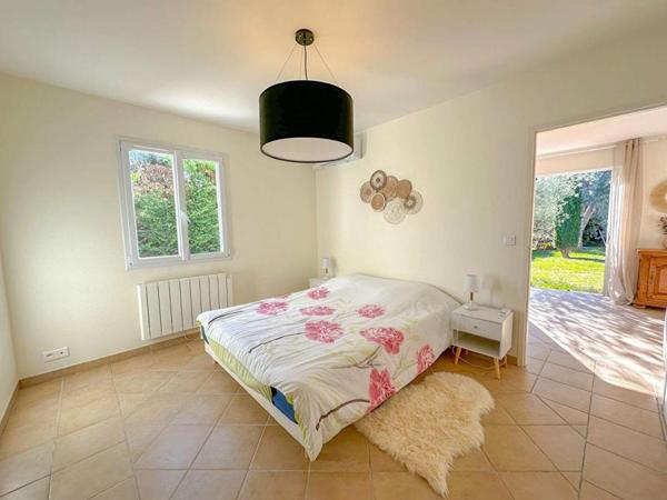 ROQUEBRUNE-SUR-ARGENS - LA BOUVERIE : PROPRIÉTÉ 257 M² - TERRAIN 2 850 M²