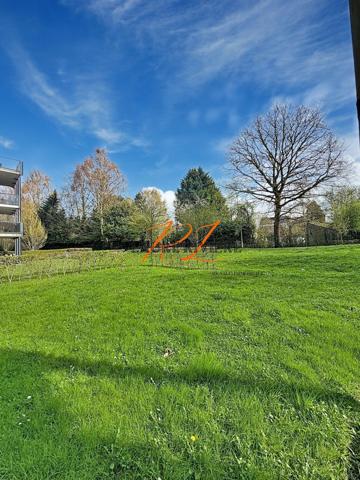 EXCEPTIONNEL – F4 AVEC GRAND JARDIN PRIVATIF, 3 STATIONNEMENTS & EMPLACEMENT PREMIUM –