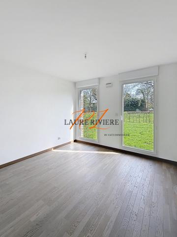 EXCEPTIONNEL – F4 AVEC GRAND JARDIN PRIVATIF, 3 STATIONNEMENTS & EMPLACEMENT PREMIUM –