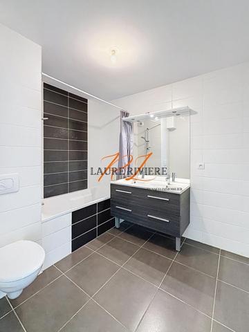 EXCEPTIONNEL – F4 AVEC GRAND JARDIN PRIVATIF, 3 STATIONNEMENTS & EMPLACEMENT PREMIUM –