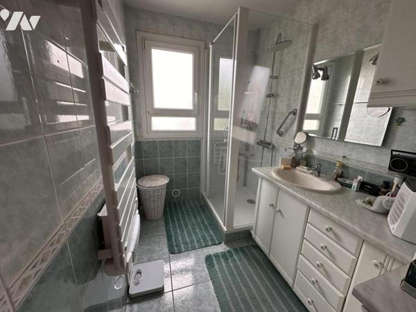 A VENDRE 56 VANNES La Garenne, à 2 pas du centre historique, appartement 94 m², 4 chambres, parking 