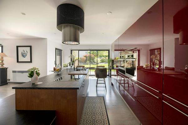 EXCLUSIVITÉ, Villa contemporaine de plain-pied de 173 m² habitable à LA MEZIERE, 77 m² de pièce de vie, 4 chambres, volumes exceptionnels, jardin +1000 m² sans vis-à-vis, à proximité de RENNES