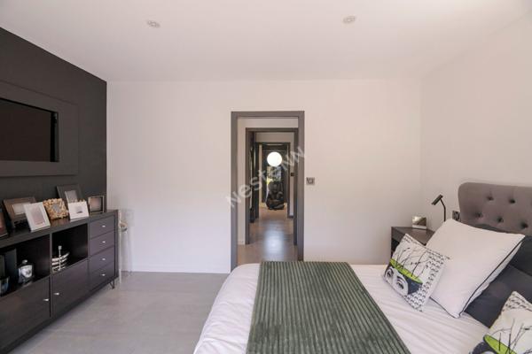 EXCLUSIVITÉ, Villa contemporaine de plain-pied de 173 m² habitable à LA MEZIERE, 77 m² de pièce de vie, 4 chambres, volumes exceptionnels, jardin +1000 m² sans vis-à-vis, à proximité de RENNES