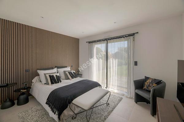 EXCLUSIVITÉ, Villa contemporaine de plain-pied de 173 m² habitable à LA MEZIERE, 77 m² de pièce de vie, 4 chambres, volumes exceptionnels, jardin +1000 m² sans vis-à-vis, à proximité de RENNES