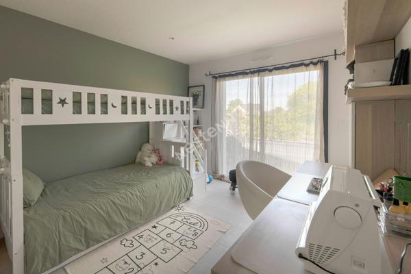 EXCLUSIVITÉ, Villa contemporaine de plain-pied de 173 m² habitable à LA MEZIERE, 77 m² de pièce de vie, 4 chambres, volumes exceptionnels, jardin +1000 m² sans vis-à-vis, à proximité de RENNES