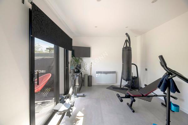 EXCLUSIVITÉ, Villa contemporaine de plain-pied de 173 m² habitable à LA MEZIERE, 77 m² de pièce de vie, 4 chambres, volumes exceptionnels, jardin +1000 m² sans vis-à-vis, à proximité de RENNES