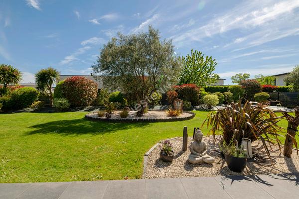 EXCLUSIVITÉ, Villa contemporaine de plain-pied de 173 m² habitable à LA MEZIERE, 77 m² de pièce de vie, 4 chambres, volumes exceptionnels, jardin +1000 m² sans vis-à-vis, à proximité de RENNES