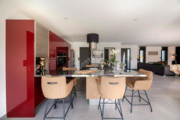 EXCLUSIVITÉ, Villa contemporaine de plain-pied de 173 m² habitable à LA MEZIERE, 77 m² de pièce de vie, 4 chambres, volumes exceptionnels, jardin +1000 m² sans vis-à-vis, à proximité de RENNES