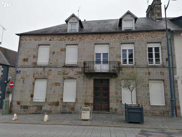Maison de maitre avec 6 chambres dans le centre ville de Saint-James
Avec cabinet, beau potentiel