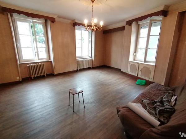 Maison de maitre avec 6 chambres dans le centre ville de Saint-James
Avec cabinet, beau potentiel