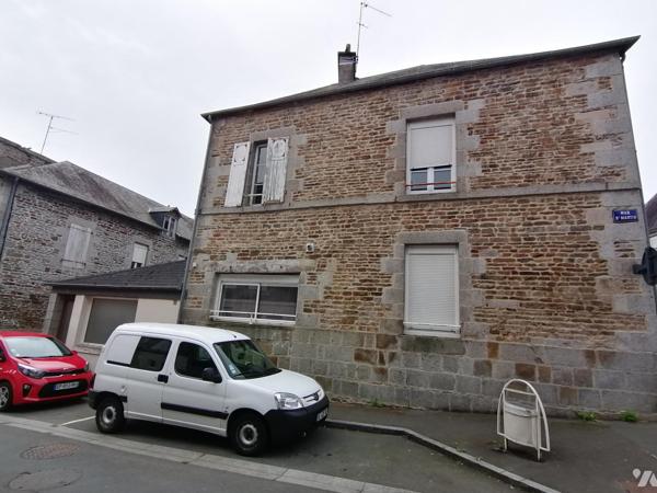 Maison de maitre avec 6 chambres dans le centre ville de Saint-James
Avec cabinet, beau potentiel
