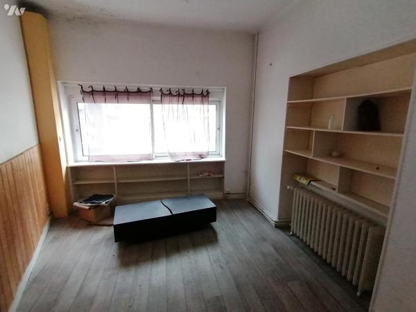 Maison de maitre avec 6 chambres dans le centre ville de Saint-James
Avec cabinet, beau potentiel