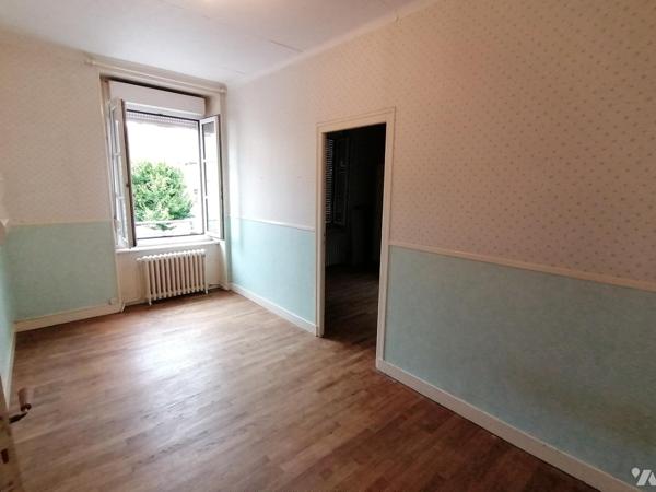 Maison de maitre avec 6 chambres dans le centre ville de Saint-James
Avec cabinet, beau potentiel
