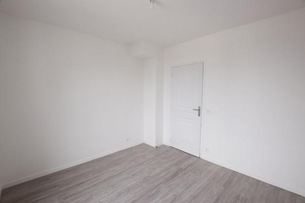 PROCHE GARE NANGIS, APPARTEMENT 2 PIECES AU 2EME ETAGE, SEJOUR AVEC COIN CUISINE AMENAGEE, CHAMBRE, SALLE D'EAU, PLACE DE PARKING