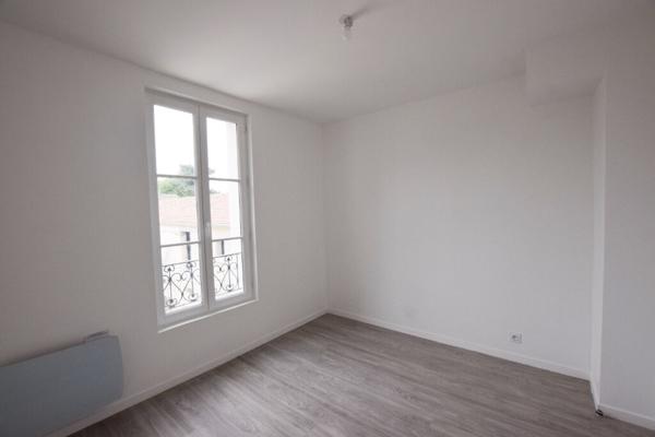 PROCHE GARE NANGIS, APPARTEMENT 2 PIECES AU 2EME ETAGE, SEJOUR AVEC COIN CUISINE AMENAGEE, CHAMBRE, SALLE D'EAU, PLACE DE PARKING