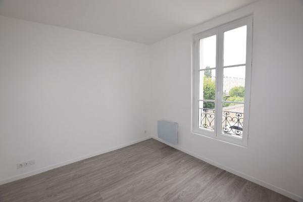 PROCHE GARE NANGIS, APPARTEMENT 2 PIECES AU 2EME ETAGE, SEJOUR AVEC COIN CUISINE AMENAGEE, CHAMBRE, SALLE D'EAU, PLACE DE PARKING